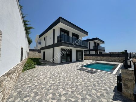 Didim Altınkum Mahallesinde Denize 600 Metre Sıfır Muhteşem Bir Villa