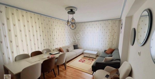 Yuvam Gayrimenkul'den Salı Pazarı Civarı Satılık 3+1 Daire