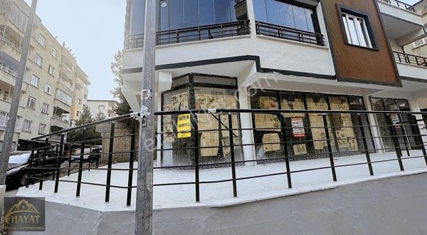 Hayat Gayrimenkul Merkezinden Vakıfsız Satılık 2 Dükkan 1 Bodrum