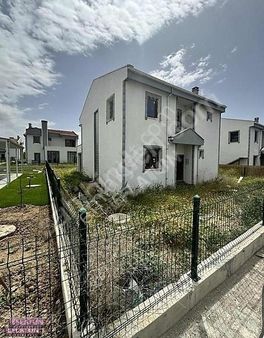 Eflatun Dan Malıköy De Site İçerisinde Sıfır 4+1 Natamam Villa