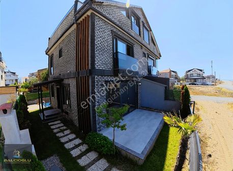 Balcıoğlundan Satılık Denize Sıfır Lüx Havuzlu Jakuzili Triblexx