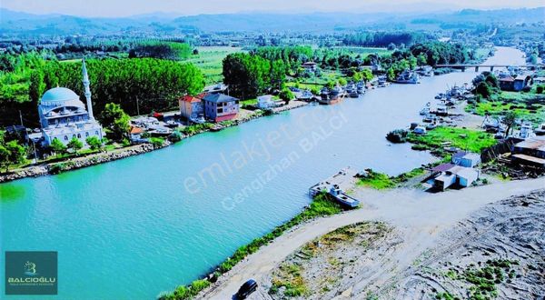 Balcıoğlundan Satılık Merkez Plajda Uygun Lüx Genş Bahçeli Villa