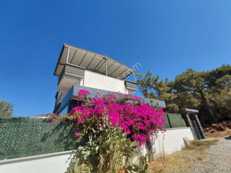 Akbük'te Deniz Manzaralı Satılık Villa