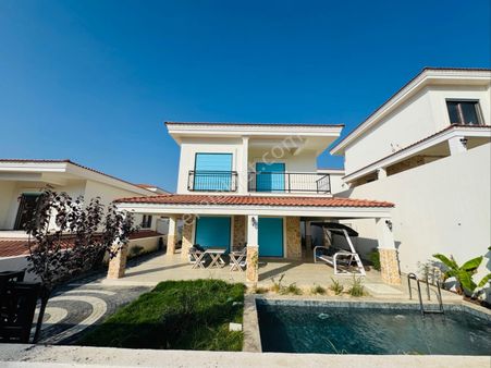 Kuşadası Davutlar’da Full Sıfır Eşyalı Satılık 4+1 Müstakil Villa