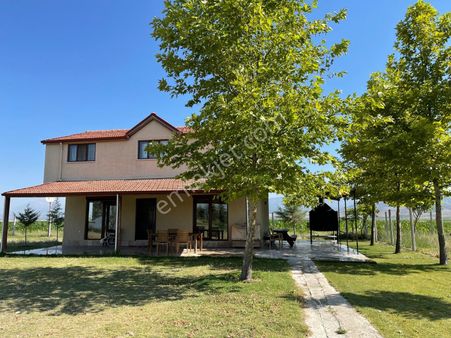 Denizli'de Toplamda 301000m2 Tarım Arazisi+ciftlik Ve Binalar Satılıktır