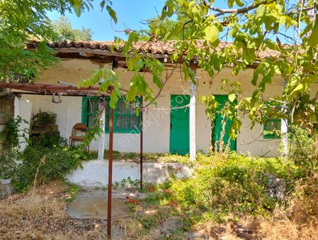 Çayırlı Köyü'nde Satılık 1.616 M2 Arsa Kargir Ev Ve Ahır