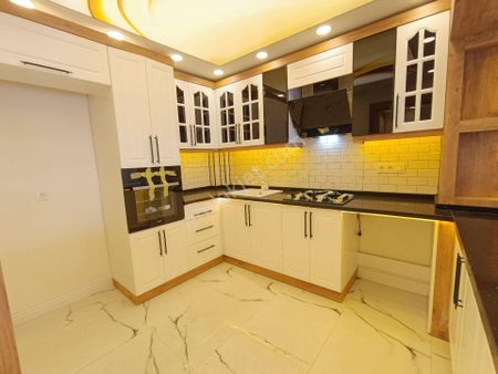 Metro Yakını Tadilatlı Ebeveyn Banyolu Ara Kat 3+1 Daire