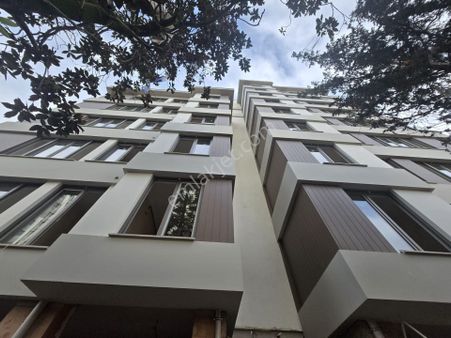 Fenerbahçe Cemiltopuzlu Köşe Binada Satılık