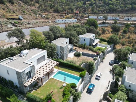 Yalıkavak Koyunbaba’da Deniz Manzaralı Havuzlu Satılık Müstakil Villa