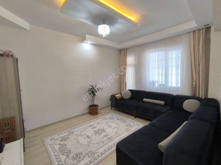 Med Life Gayrimenkul Aracılığıyla Ahmet Kaya Cadesinde