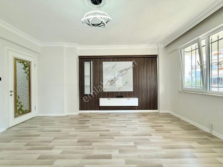 ▶ ▶akçay Körfez'den Merkezi Konumda Ön Cephe Ara Kat 3+1 Satılık Daire