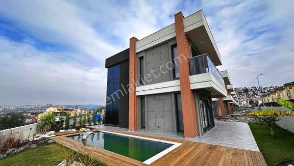 Kuşadası Karaovada Denize Yakın 4+1 180m2 Özel Havuzlu Tek Müstakil Viila