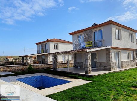 Foçada Tam Müstakil 3+1 Havuzlu Dubleks Villa