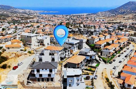 Yenifoça M.k. Atatürk Mh. Geniş Bahçeli 4+1 Tripleks Villa