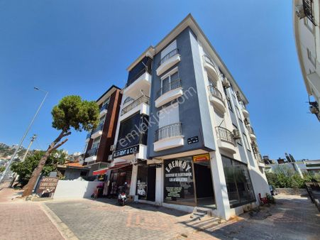 Erenköy Mh.'de Köşe Dükkan 60m² 4 Metre Yol Cephesi