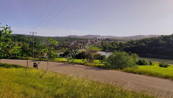 Çanakkale Biga Çeltik Köyünde 855 M² İmarlı Köy Arsası. Göl, Köy, Orman Manzaralı Asfalta Cephe...