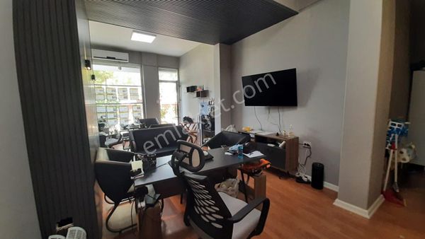 Bostanlı Merkezde Kiracılı 35 M2 Satılık Dükkan