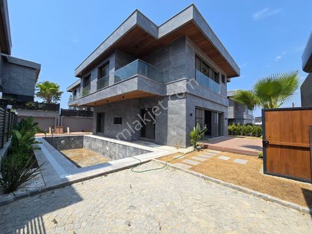 Kadınlar Denizi Mah Satılık 4+1 Tek Müstakil Özel Havuzlu Villa