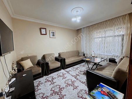 Alaçatı Dan Yunusemre Mah'nde Önü Arkası Bahçeli Hisseli Daire