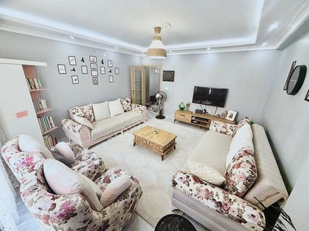 Alaçatı Dan 2 Yaş 2.kat Lüks Sıfır Ayarında Daire Güzel Konum