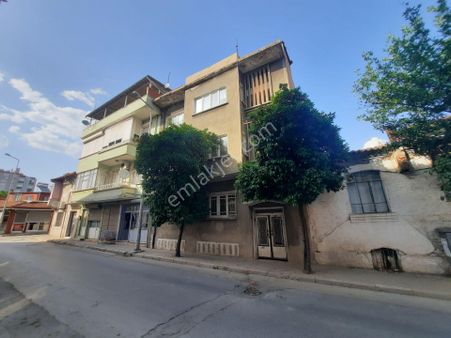 Cumhuriyette, Cadde Üzeri, 3 Katlı Bina…