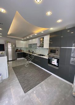 Ergünden Hürriyette Cadde Üzeri Site İçerisinde Geniş Ferah 4+1