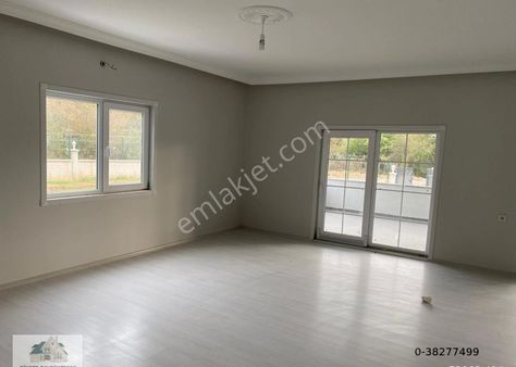 Küçük Söğütlüde 3 Dönüm Arazi İçerisinde Müstakil Havuzlu