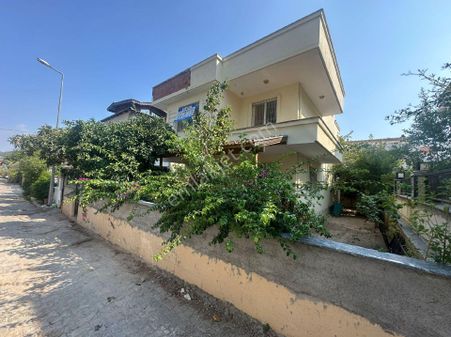 Denize Yakın 300 M2 Arsa İçinde 4+1 Tek Müstakil Villa