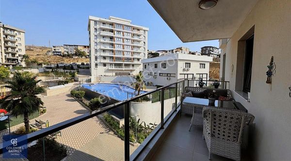 Vizyon 35 Sitesinde Havuz Cepheli 3+1 Daire