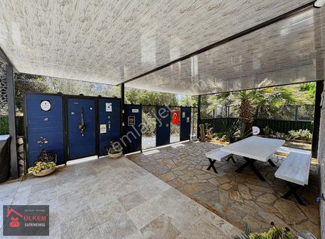 Değirmenderede Geniş Arsa İçerisinde Satılık Malikane