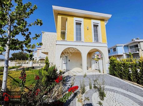 Deniz Manzaralı 4+1 Tek Müstakil Özel Havuzlu Köşe Sıfır Villa