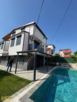 Kuşadası Kadınlar Denizi Havuzlu Tripleks Yeni Müstakil Villa