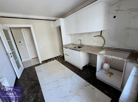 2+1 Emek Mah Fatih Sultan Mehmet Cad Yanı Başı