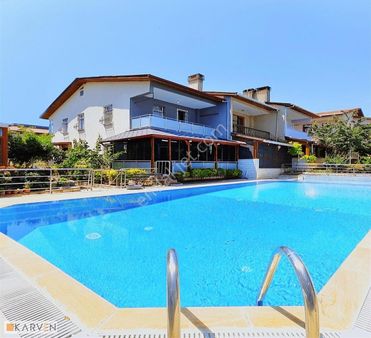 Silivri Gümüşyaka'da Site İçerisinde Havuz Cephe Göz Alıcı Villa