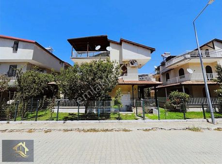 Kuşadası Davutlar'da Denize İlk Sitede 80 Mt Mesafede 4+1 Yazlık