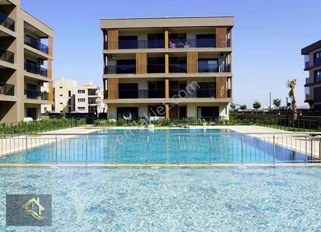 Kuşadası Davutlar'da 7/24 Güvenlikli Havuzlu Otoparklı 2+1 Daire