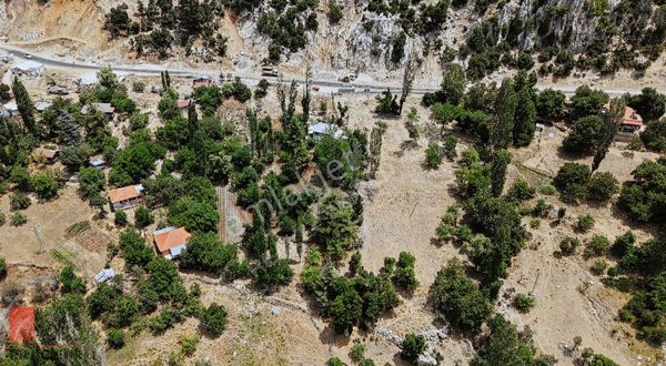 Konyaaltı Üçolukda İçinde Betonerme Ev Olan Arsa