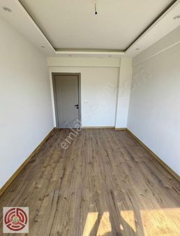 Muradiye Villalar Bölgesi Satılık 4+1 Site İçinde Geniş Daire