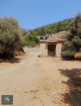 Milas Sırtlan Mahallesinde İçinde Kargır Ev Bulunan Satılık Arsa