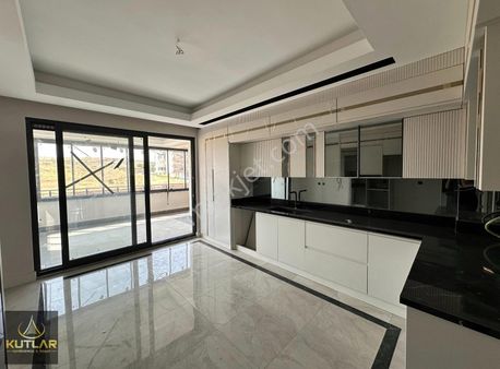 Kutlar'dan Yamaçtepe De Satılık Ultra Lüx 4.5+1 Fırsat Daire..