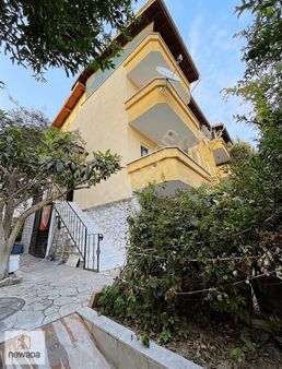 Serdivan Beşköprü'de Müstakil Göl Manzaralı Satılık Villa