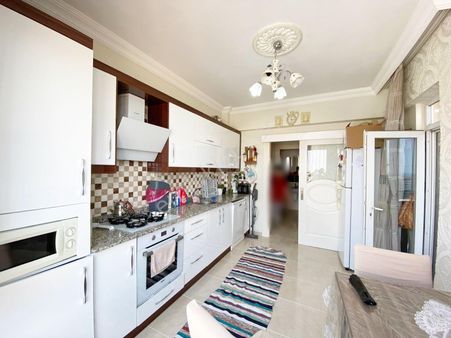 Beykent Ticari Dükkanlar Karşısında Cam Balkonlu Geniş 2+1