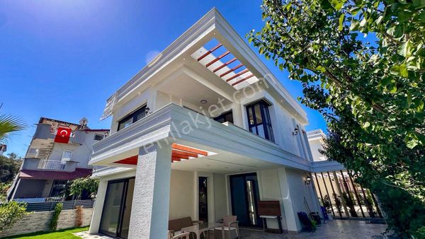 Kuşadası Kadınlar Denizinde Ultra Lüks Villalar