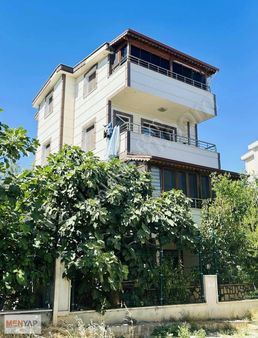 Yeniçiftlik Özler Tatil Sitesi İçinde 6+1 Müstakil Bahçeli Villa