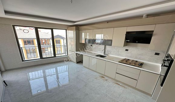 Yayla Muhtarlık Yakını 3+1 Katta Sıfır Bina Manzaralı