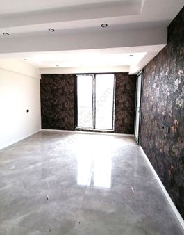 Şemikler'de Cadde Üstü Ara Kat Asansörlü Yerden Isıtmalı Müştemilatlı 2+1/95 M2 Daire 4.100.000 Tl