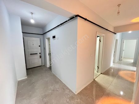 Mt Royal Yapı Dan Servis Duraklarına Caddeye 20 Mt 2+1 Daire