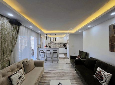 Yiğit Gayrimenkul'den Çeşme Marinada Satılık 2+1 Daire