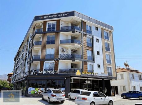 Lavınıa'dan Takasa Açık Satılık 350 M2 Dükkan
