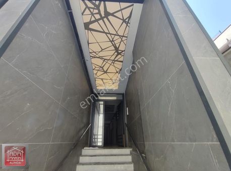 Kuşadası Merkezde, Sahile 300 Metre Mesafede, Sıfır 2+1 Satılık